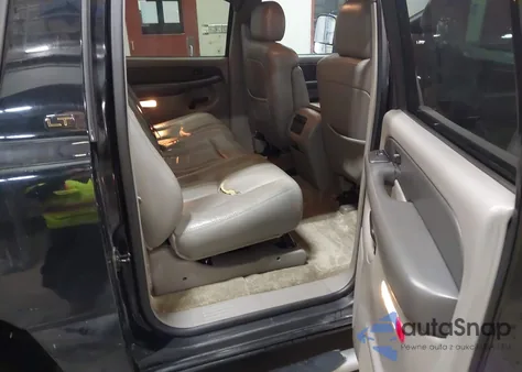 2003 Chevrolet Suburban 1500 Lt z USA, uszkodzony, nr VIN 3GNFK16Z63G329308